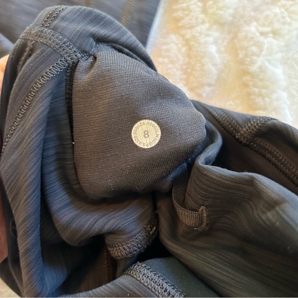 Lululemon leggings Heather gray size 8 - Picture 5 of 9